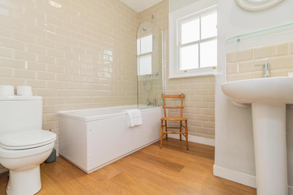 Delightful 2 Bedroom House Central Windsor Extérieur photo